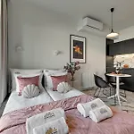 Ξενοδοχείο με διαμερίσματα Deo Plaza Boutique By Downtown 4*