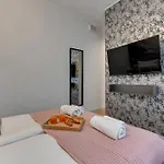 Deo Plaza Boutique By Downtown 格但斯克