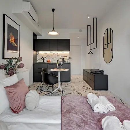 Aparthotel Deo Plaza Boutique By Downtown 4*